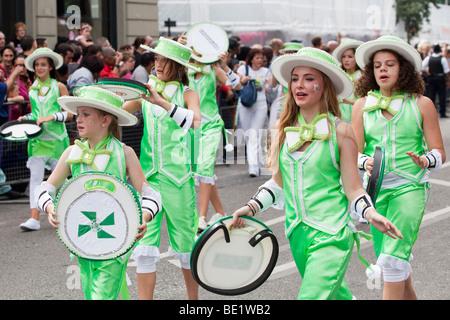 Les enfants d'effectuer à la carnaval de Notting Hill à Londres Banque D'Images