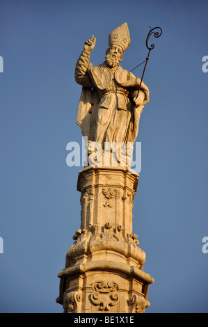 Colonna di San Oronzo at Cusk, Piazza della Liberta, Old Town, Ostuni, Brindisi Province, région des Pouilles, Italie Banque D'Images