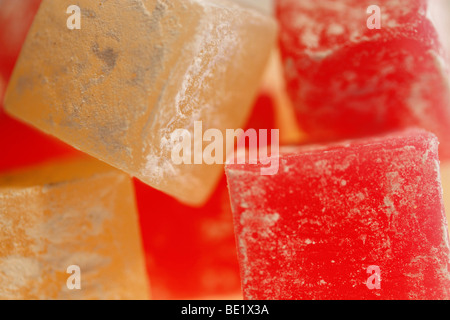 Blocs de rose et blanc loukoum des bonbons. Banque D'Images