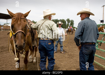 Cowboys pratiquant à un rodéo dans l'Oregon Elgin Banque D'Images