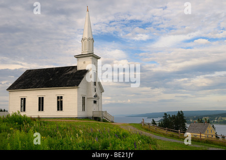 L'église historique de la société Highland Village Museum Iona avec grand Lac Bras d'Or, l'île du Cap-Breton, Nouvelle-Écosse Canada Banque D'Images