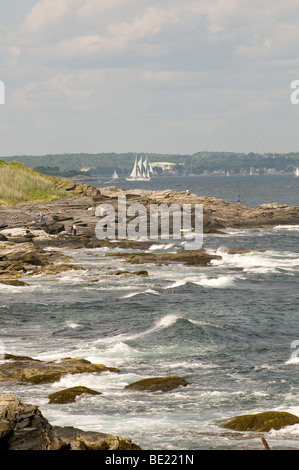 Vue panoramique du littoral donnant sur Newport de Beaver tail light house sur Jamestown, à Rhode Island Banque D'Images