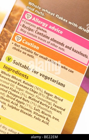 L'alimentation de céréales pour petit déjeuner avec l'étiquette d'emballage de paquets sans gluten Conseils d'allergie et écrous Banque D'Images