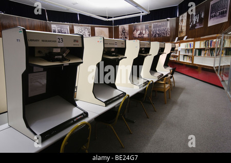 Les lecteurs de microfilms à PRONI, Public Records Office pour l'Irlande du Nord. Banque D'Images