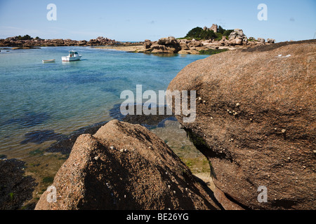 Ile de Costaèrés Costaèrés et le château de, Ploumanac'h, Côte de Granit Rose, Côte d'Armor, Bretagne, France Banque D'Images