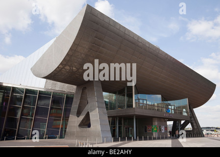 Le Lowry Centre complexe artistique dans un immeuble moderne sur les Quais de Salford, Greater Manchester, Angleterre, Royaume-Uni, Angleterre Banque D'Images