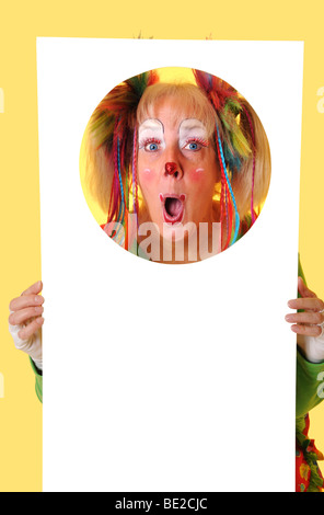 Clown holding blank sign - Placez votre texte ici ! Banque D'Images