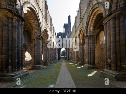 La Nef, Kirkstall Abbey, Leeds, West Yorkshire, Angleterre Banque D'Images