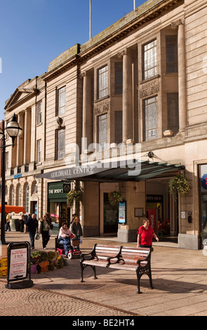 Royaume-uni, Angleterre, Staffordshire, Stafford, la place du marché à l'extérieur de shoppers Guildhall Shopping Centre Banque D'Images