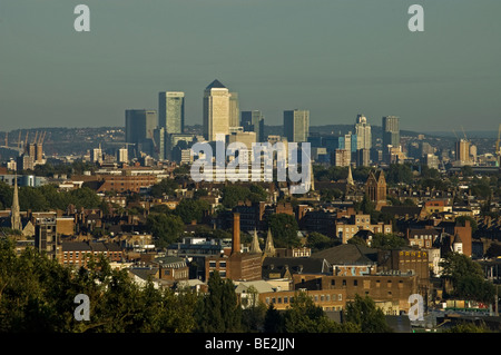 Vue depuis la colline du Parlement, Hampstead Heath, vers Canary Wharf. Banque D'Images