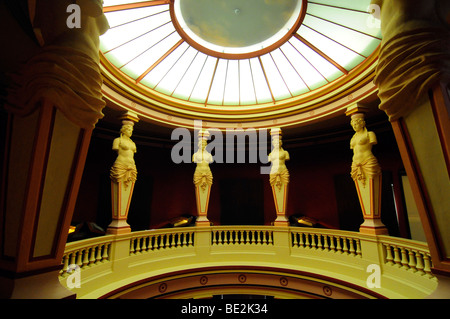 Intérieur de la Musée Guimet, un musée consacré à l'art asiatique dans le centre de Paris, France. Banque D'Images