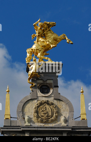 Statue de George et l'Dragonon la Grand-Place à Anvers , Belgique, Europe Banque D'Images