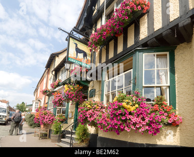 Le Greyhound Pub dans le joli village de Lavenham Suffolk UK Banque D'Images