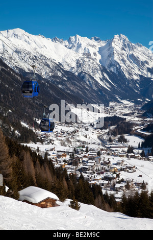 L'Europe, Autriche, Tirol. Sankt Anton am Arlberg, vue sur Jakob des pistes de la station de ski de St Anton Banque D'Images