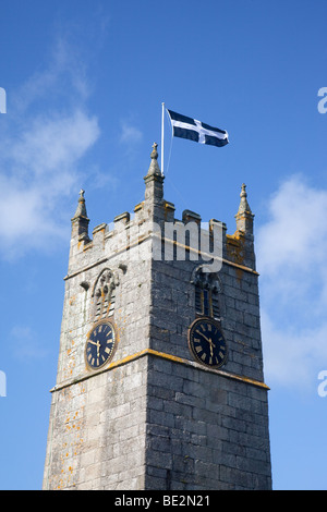 St Piran's Drapeau, clocher de l'église, St Just in Penwith, Cornwall, England, UK. Banque D'Images