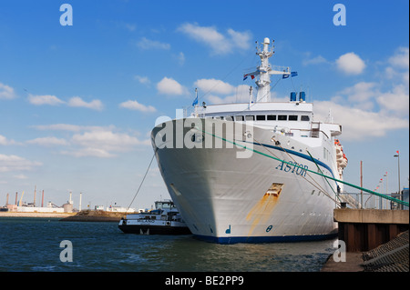 Astor navire à passagers dans le port d'IJmuiden aux Pays-Bas Banque D'Images