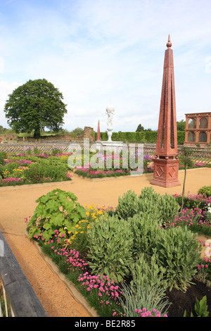 Le Elizaberthan au jardin historique impressionnant château de Kenilworth Warwickshire Banque D'Images