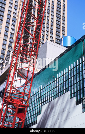 Construction d'une grue sur un chantier de construction dans l'Upper West Side, Manhattan, New York City, États-Unis Banque D'Images