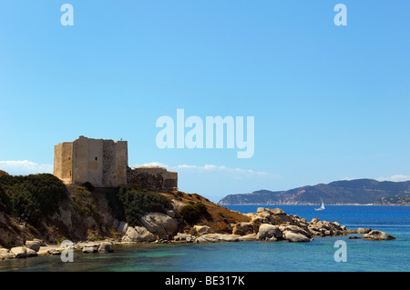 Ruines de la forteresse Fortezza Vecchia, Capo Carbonara, Villasimius, Sardaigne, Italie, Europe Banque D'Images