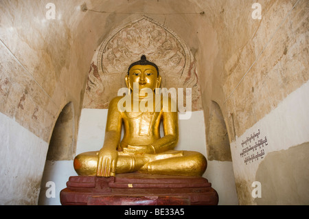 Statue de Bouddha dans le temple Gawdawpalin, Old Bagan, Pagan, Birmanie, Myanmar, en Asie Banque D'Images