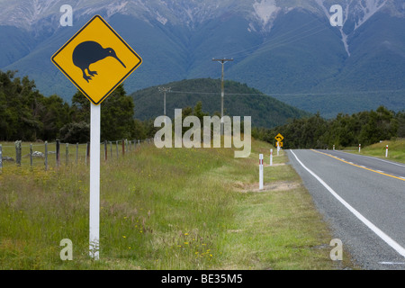 Panneau de circulation, attention kiwis, Kikiwa, île du Sud, Nouvelle-Zélande Banque D'Images