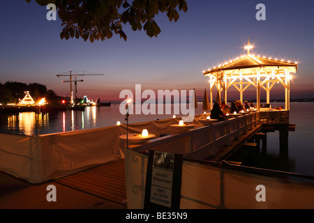 Pavillon à la promenade du lac, Seebuehne scène flottante sur la gauche, le lac de Constance, Bregenz, Vorarlberg, Autriche, Europe Banque D'Images