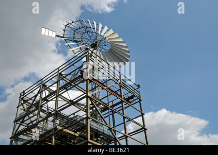 Roue du vent, Landschaftspark Duisburg-Nord parc paysage, un ancien haut fourneau dans l'usine Thyssen, Duisburg Meiderich, Rh Nord Banque D'Images