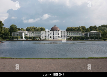 Park Hotel et le lac Holler, Bremen, Germany, Europe Banque D'Images