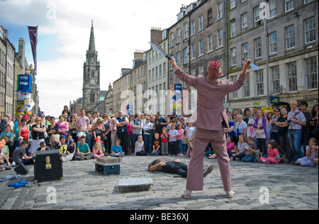 Artiste de rue dans le Royal Mile d'Édimbourg lors de la Fringe Festival 2009, en Écosse, au Royaume-Uni. Banque D'Images