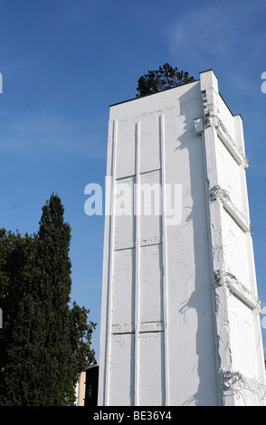 La Tour blanche, les vestiges d'un ancien bâtiment de stockage, Garten der Erinnerungen Jardin des souvenirs par Dani Karavan, inner harbour, D Banque D'Images
