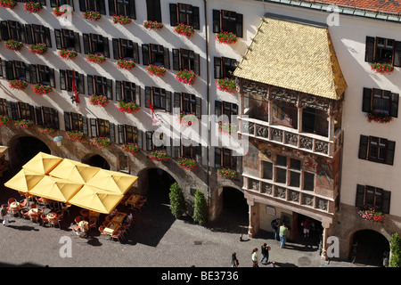 Petit Toit d'or, vue à partir de la tour de la ville, centre-ville historique d'Innsbruck, Tyrol, Autriche, Europe Banque D'Images