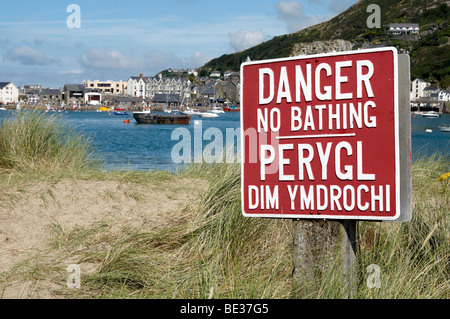 Panneau d'avertissement pour les nageurs, l'estuaire de Mawddach, Barmouth, Hwynedd, au nord du Pays de Galles Banque D'Images