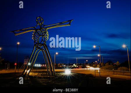 Le "Livre vert" de l'homme statue à l'entrée nord de Buckshaw Village. Banque D'Images