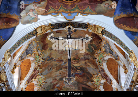 Jésus sur la croix, salle de chant, gothique, baroque, l'église paroissiale de la ville, Simultaneum, Saint-Martin, Biberach an der Riss, Baden Banque D'Images