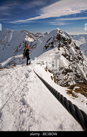 Ski de randonnée, fixé avec une ligne d'escalade, 6600, Alpes Verwall, Tyrol du Nord, l'Autriche, Europe Banque D'Images