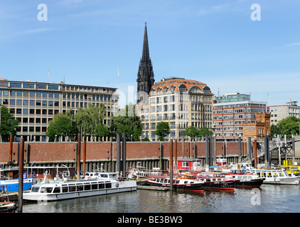 Seaport et vue panoramique de la ville, Hambourg, Allemagne, Europe Banque D'Images