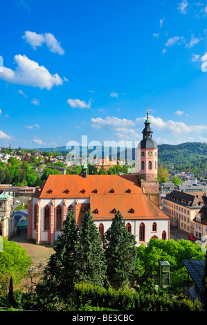 Vue panoramique de la ville avec l'église, Baden-Baden, Forêt-Noire, Bade-Wurtemberg, Allemagne, Europe Banque D'Images