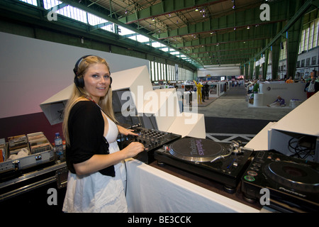 Leslie Mann, présentateur radio Jazz à Berlin à la fashion trade show 2009 à l'ancien aéroport de Tempelhof, Berlin, Allemagne Banque D'Images