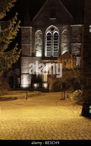 Mairie Piscine Abbaye de Léhon, près de Dinan France Banque D'Images