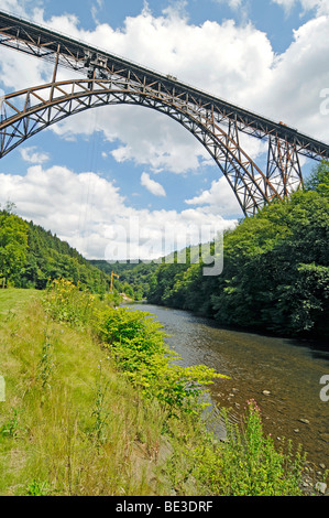 Pont de chemin de fer historique, Muengstener Bruecke Bridge, rivière Wupper, Solingen, région de Bergisches Land, Rhénanie du Nord-Westphalie, Ge Banque D'Images