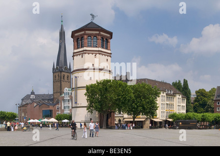 La Banque du Rhin Düsseldorf, centre historique, Burgplatz et Lambertuskirche Église, Nordrhein-Westfalen, Germany, Europe Banque D'Images