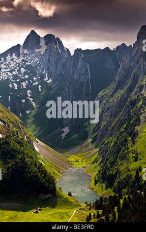 Alpstein et Faehlensee Lake à Appenzell, Suisse, Europe Banque D'Images