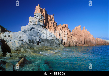 Rock formation, côte rocheuse, le Red Rocks, rochers de porphyre d'Arbatax, Sardaigne, Italie, Europe Banque D'Images