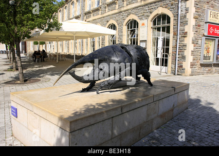 Sculpture d'un Rhinosaurus Ponderosa en Anchor Square Bristol UK Banque D'Images