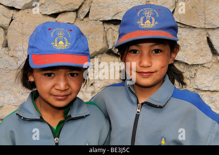 Les étudiants ladakhis en uniforme, Leh, Ladakh, Inde, Himalaya, Asie Banque D'Images