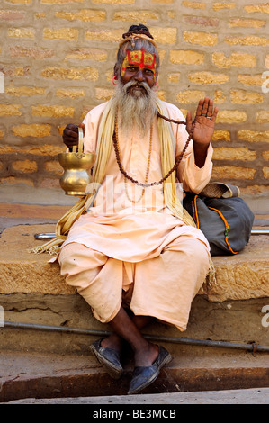 Sadhu, saint homme, adepte du dieu Shiva, Jaisalmer, Rajasthan, Inde du Nord, Inde, Asie du Sud, Asie Banque D'Images