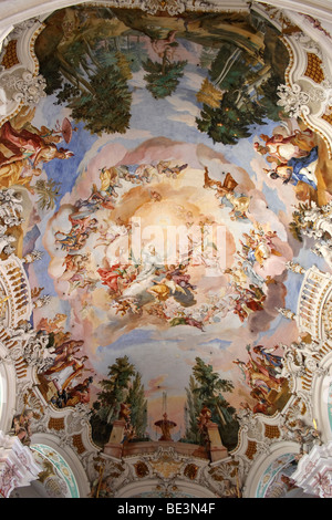 Fresques au plafond dans l'église de pèlerinage de Steinhausen, l'un des plus grands chefs-d'oeuvre du rococo précoce, principal texte de t Banque D'Images