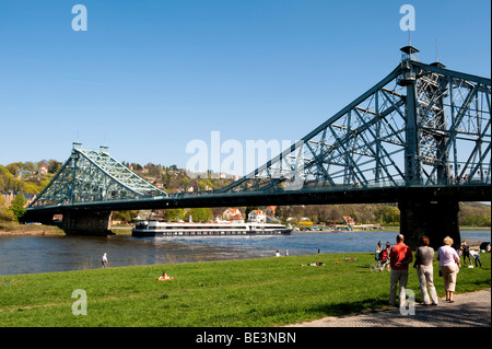 Le 'Blue Wonder' Pont sur l'Elbe dans le quartier Blasewitz vers Loschwitz, Dresde, Saxe, Allemagne, Europe Banque D'Images