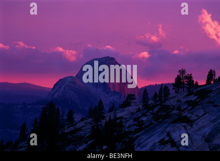 Halfdome Mountain dans le coucher du soleil, Yosemite National Park, California, USA, Amérique du Nord