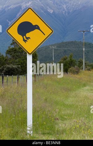 Panneau de circulation, attention kiwis, Kikiwa, île du Sud, Nouvelle-Zélande Banque D'Images